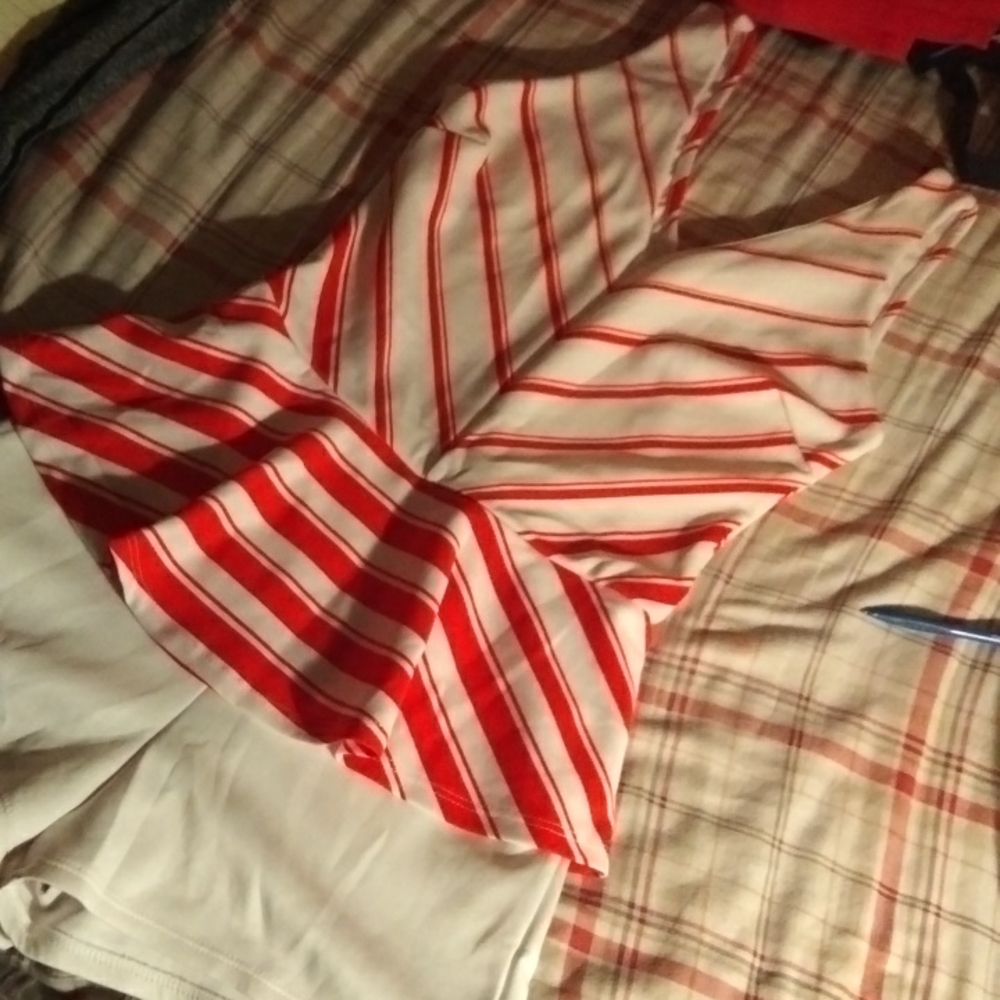 Candy stripe squirt size medium color red and white